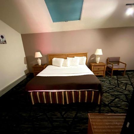 Woodland Inn & Suites Medford 외부 사진