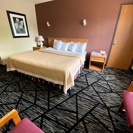 Woodland Inn & Suites Medford 외부 사진