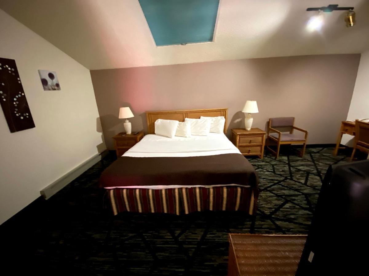 Woodland Inn & Suites Medford 외부 사진
