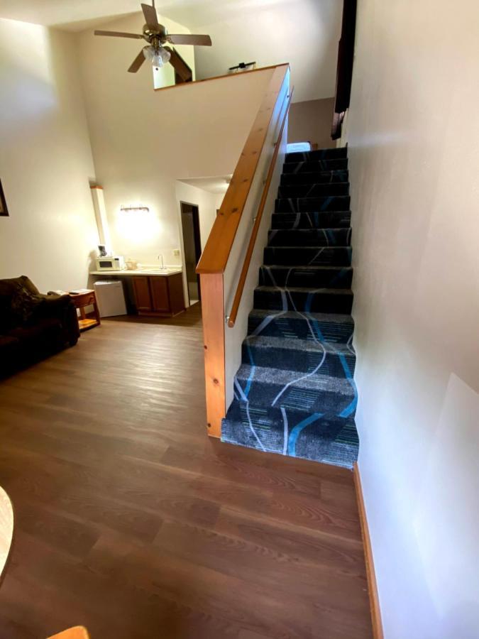 Woodland Inn & Suites Medford 외부 사진