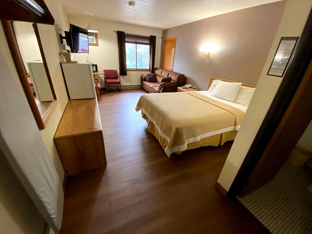 Woodland Inn & Suites Medford 외부 사진