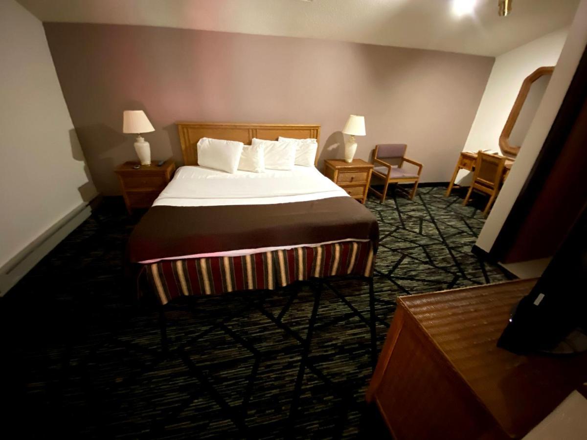 Woodland Inn & Suites Medford 외부 사진