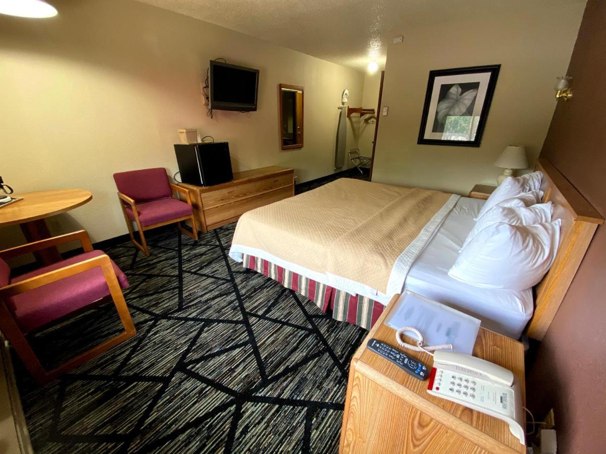 Woodland Inn & Suites Medford 외부 사진