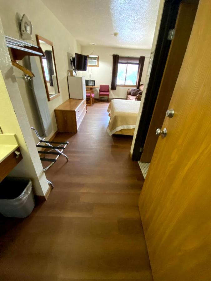 Woodland Inn & Suites Medford 외부 사진