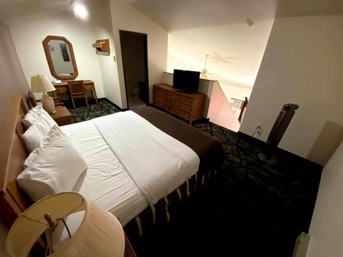 Woodland Inn & Suites Medford 외부 사진