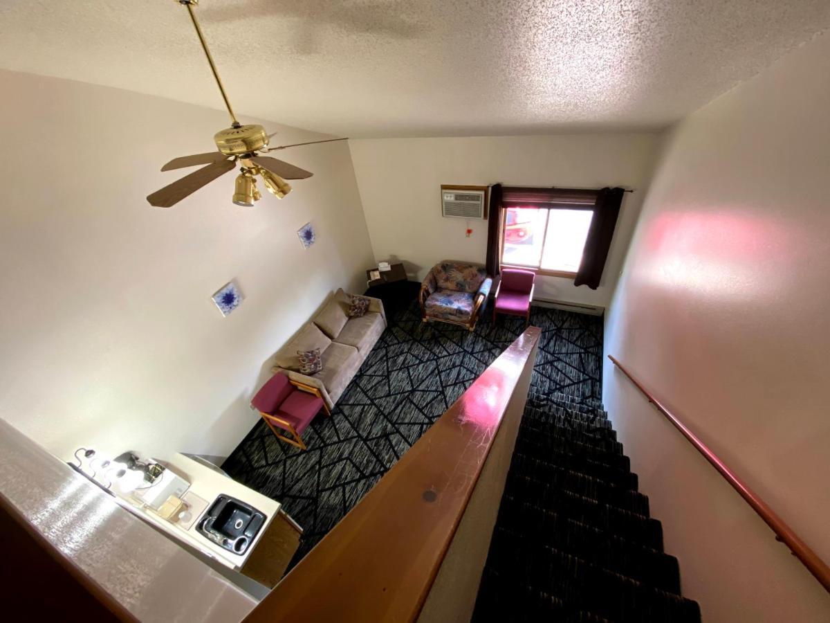 Woodland Inn & Suites Medford 외부 사진