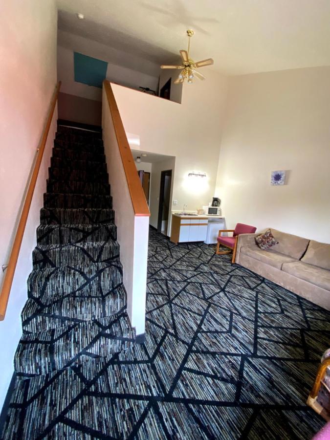 Woodland Inn & Suites Medford 외부 사진