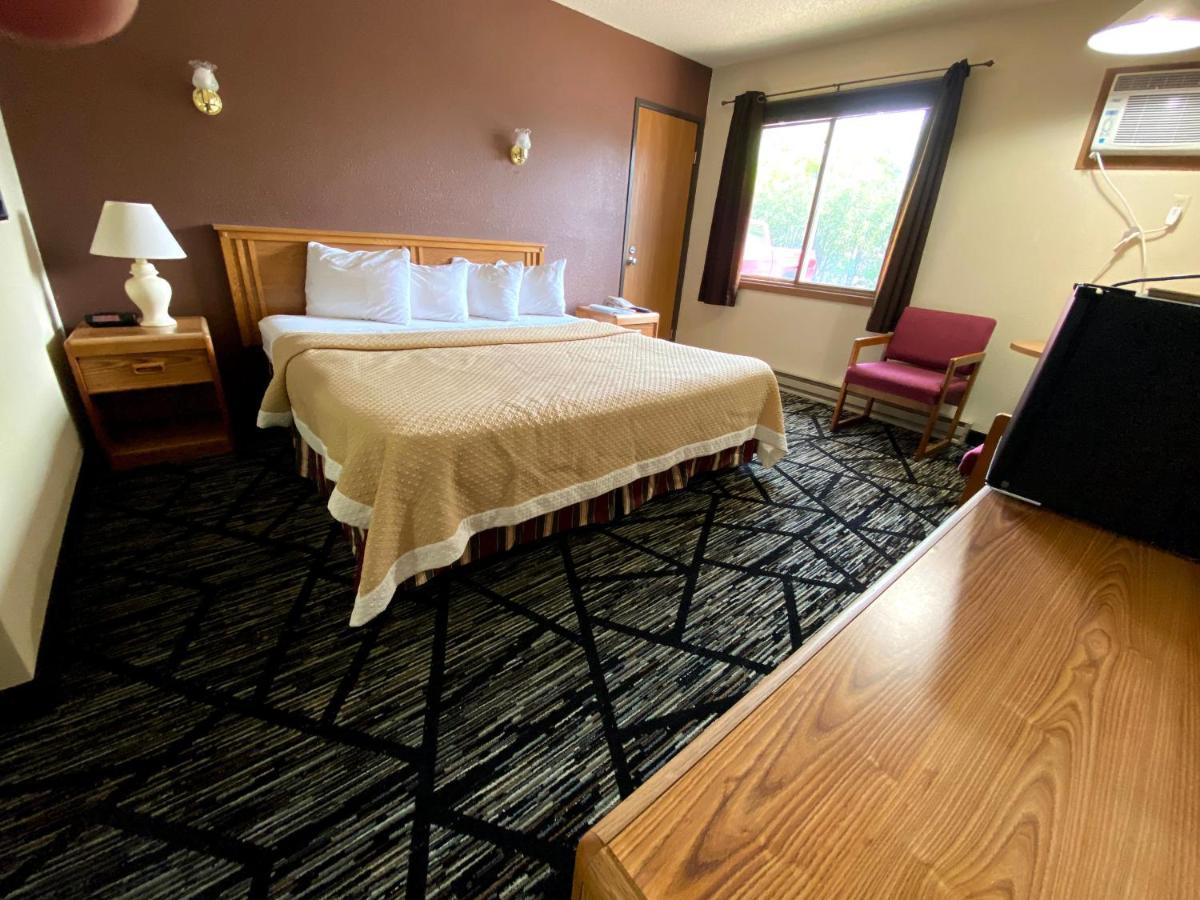Woodland Inn & Suites Medford 외부 사진