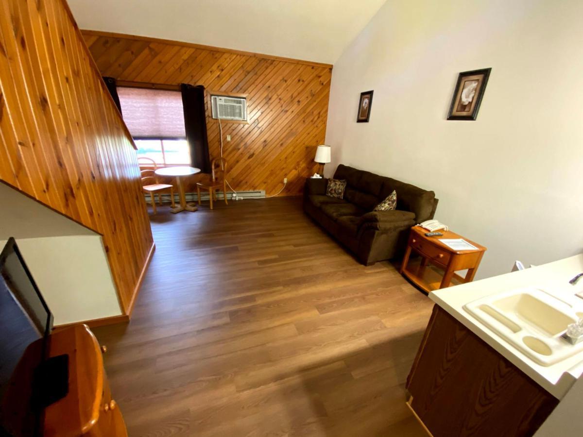 Woodland Inn & Suites Medford 외부 사진
