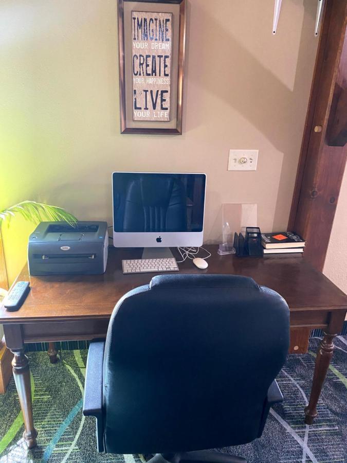 Woodland Inn & Suites Medford 외부 사진