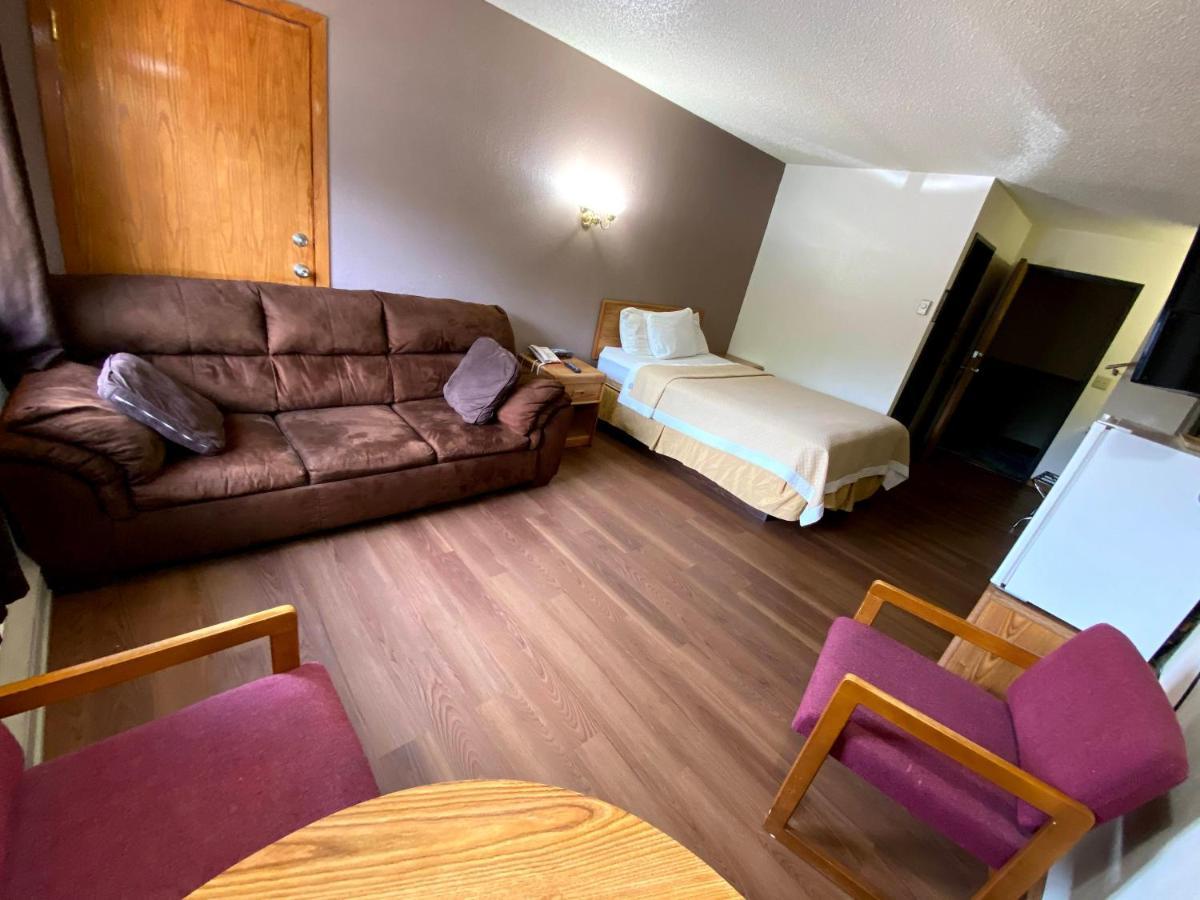 Woodland Inn & Suites Medford 외부 사진