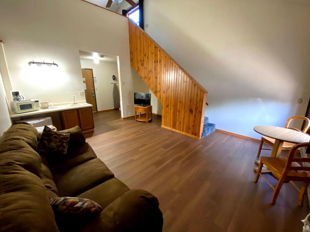 Woodland Inn & Suites Medford 외부 사진