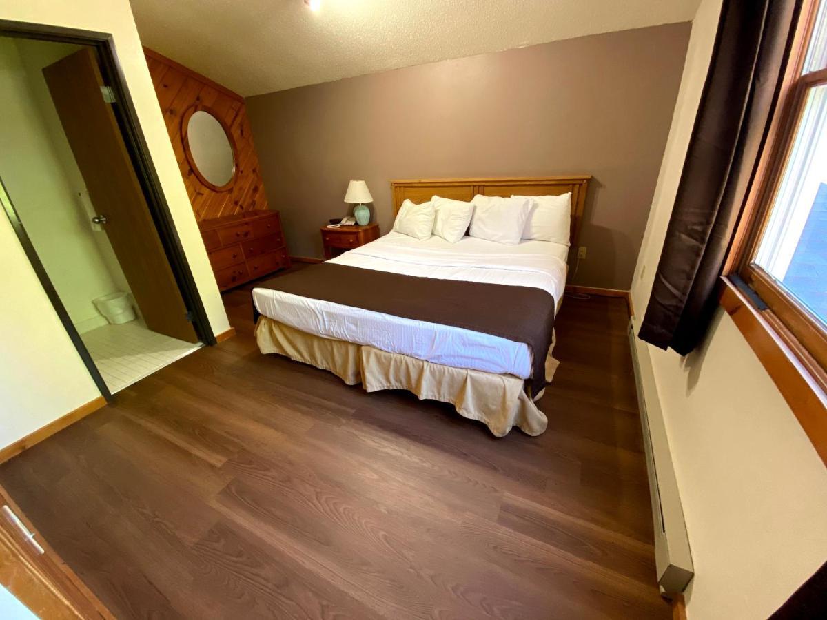 Woodland Inn & Suites Medford 외부 사진