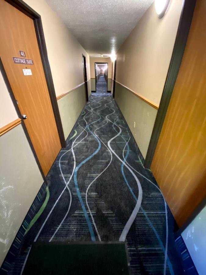 Woodland Inn & Suites Medford 외부 사진
