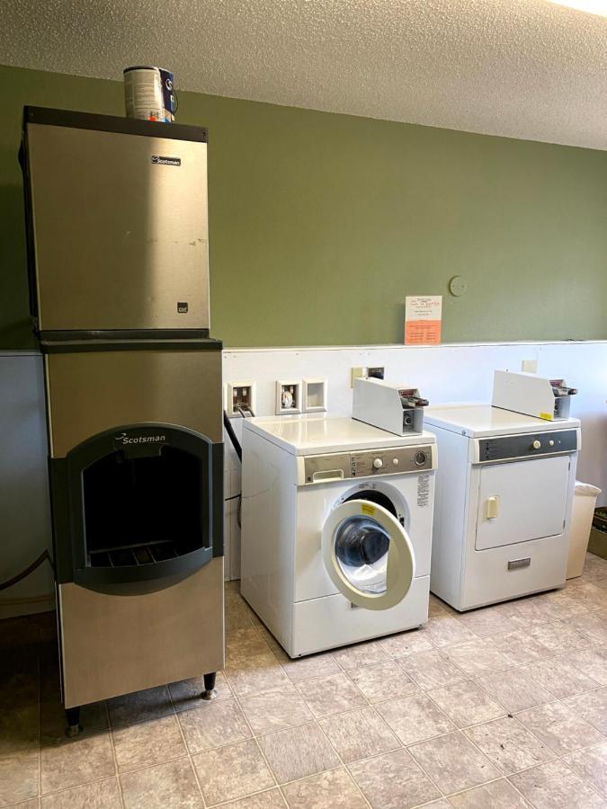 Woodland Inn & Suites Medford 외부 사진