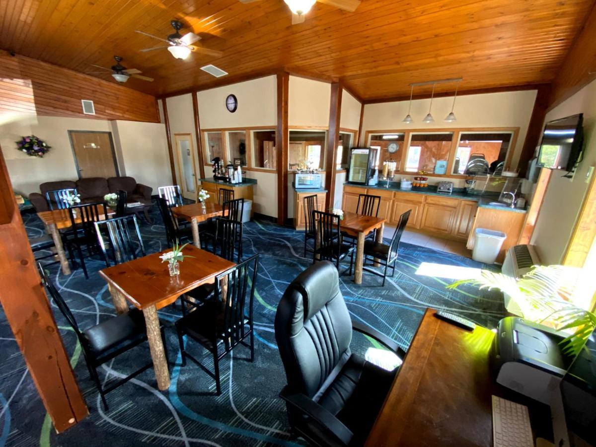 Woodland Inn & Suites Medford 외부 사진