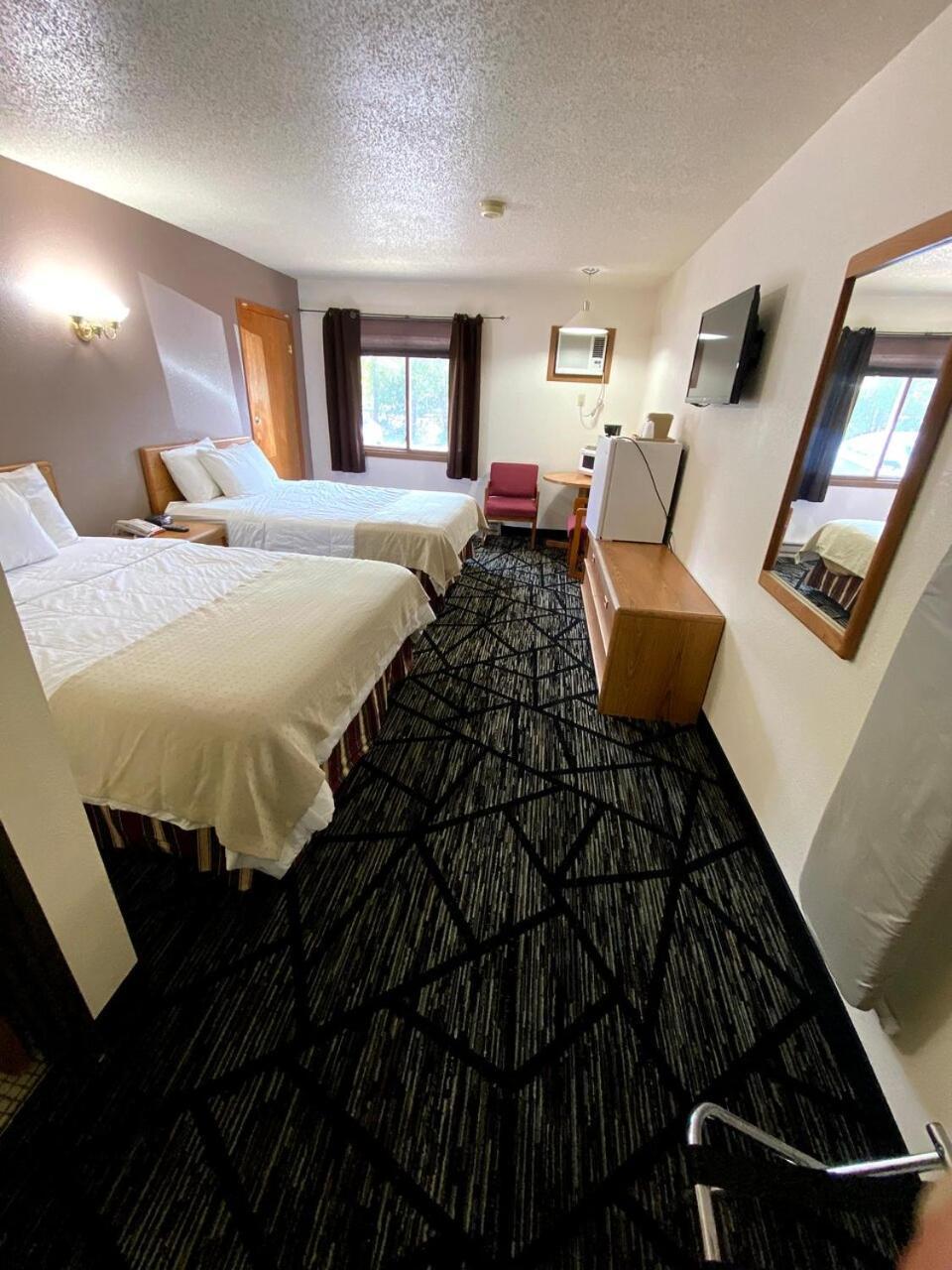 Woodland Inn & Suites Medford 외부 사진