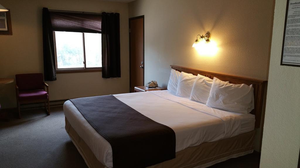 Woodland Inn & Suites Medford 외부 사진