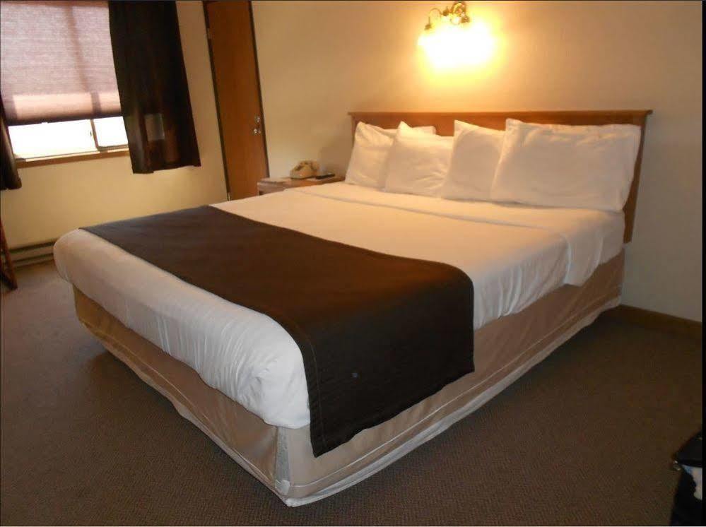 Woodland Inn & Suites Medford 외부 사진