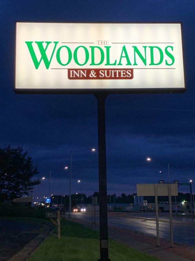Woodland Inn & Suites Medford 외부 사진
